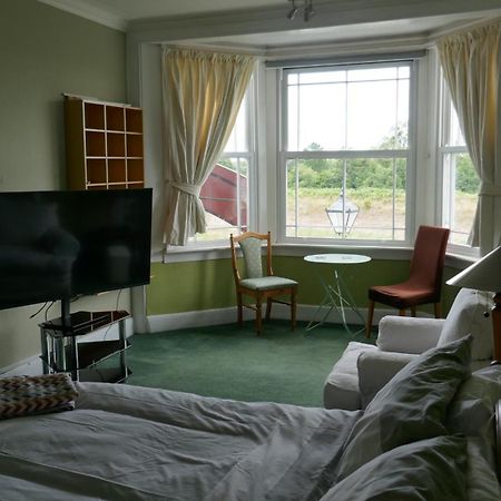 Hotel Fox & Hounds Pub Long Ditton Esterno foto